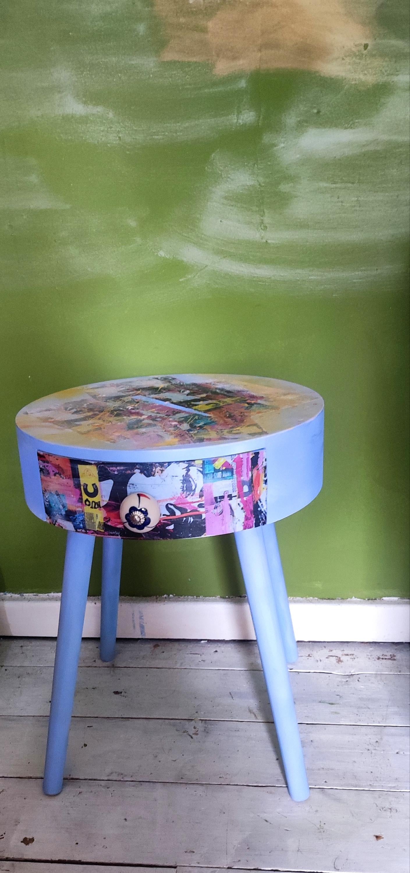 Eco-Friendly Bedside Table with Customizable Draw - Modern Space-Saving Design for Bedroom or Living Room Décor