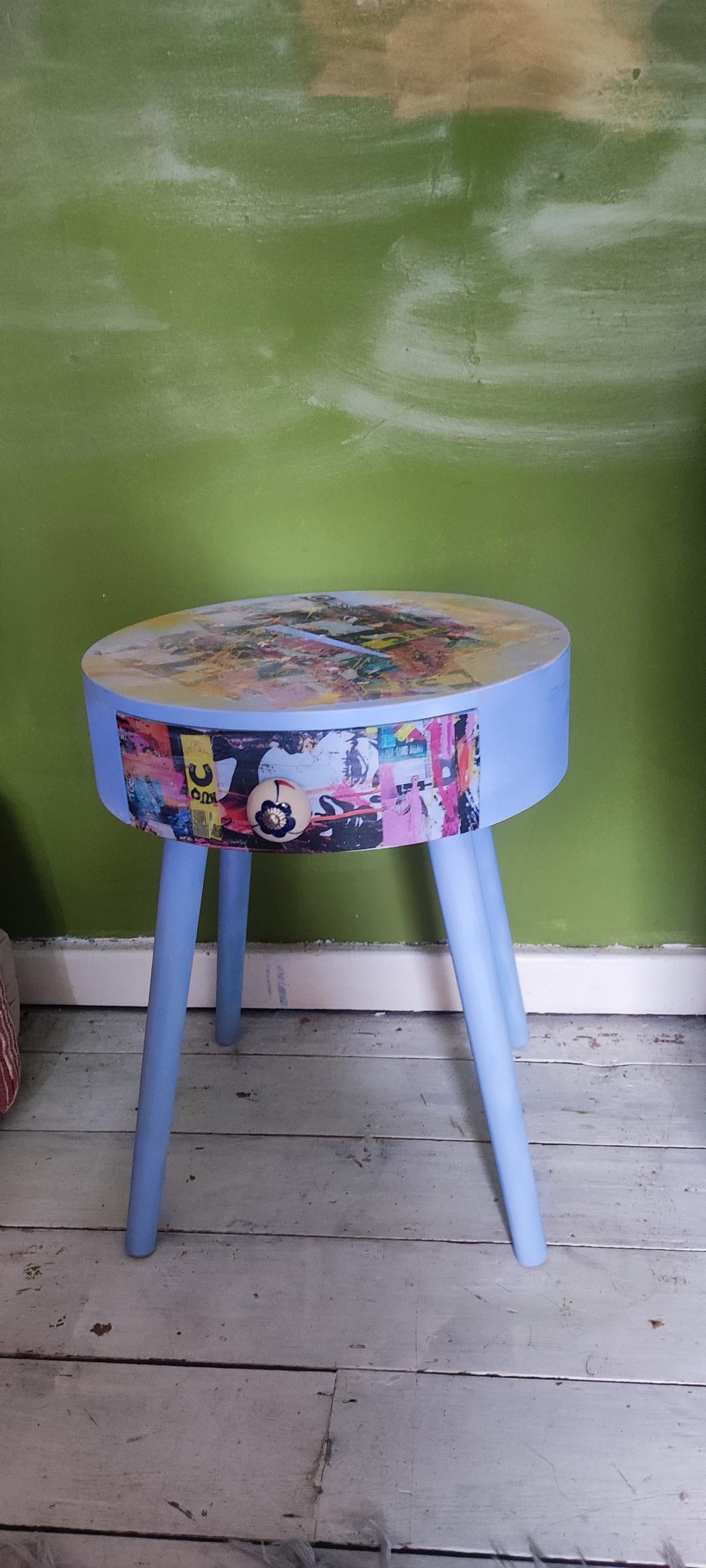 Eco-Friendly Bedside Table with Customizable Draw - Modern Space-Saving Design for Bedroom or Living Room Décor